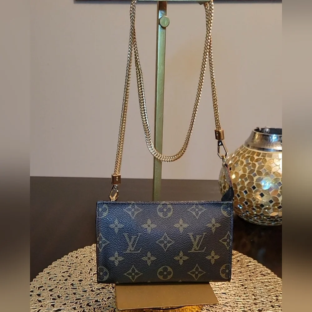 Authentic Louis Vuitton Dark Brown Monogram Pouch !!! - Picture 8 of 12